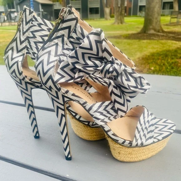 Zigi Soho Women's Black and White Sandals S/7 - Picture 15 of 16